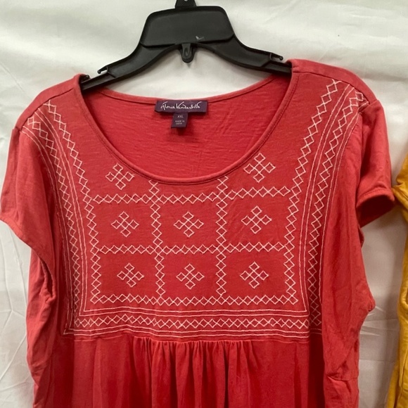 Two Soft Knit Embroidered Gloria Vanderbilt Made In India XXL Tops - Picture 2 of 6